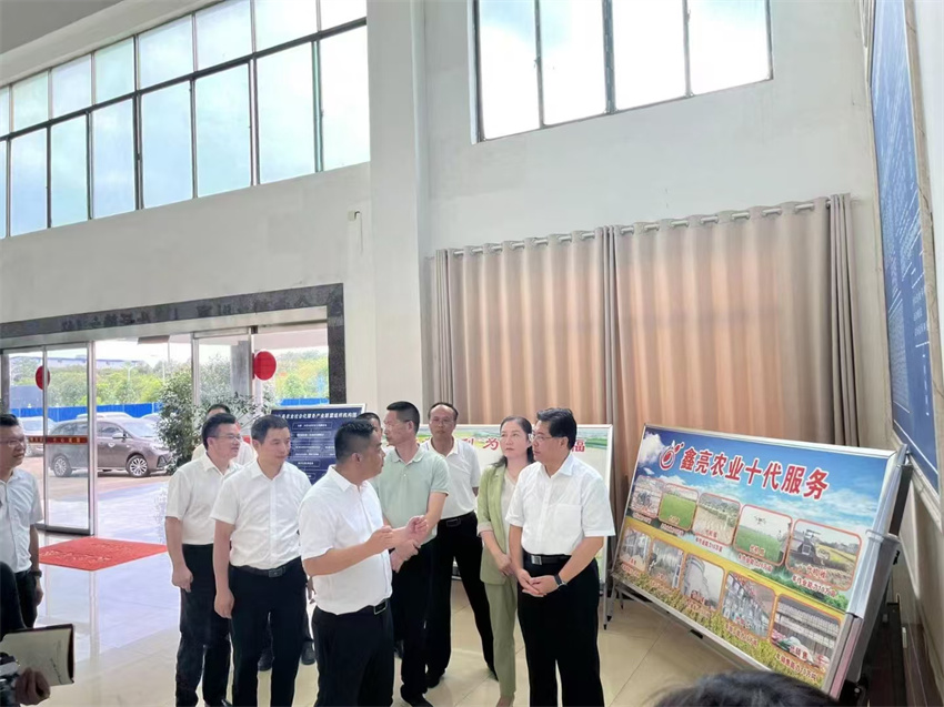 湖南省委常委、統(tǒng)戰(zhàn)部部長(zhǎng)隋忠誠(chéng)調(diào)研鑫亮糧油，推動(dòng)農(nóng)產(chǎn)品加工及農(nóng)業(yè)社會(huì)化服務(wù)發(fā)展